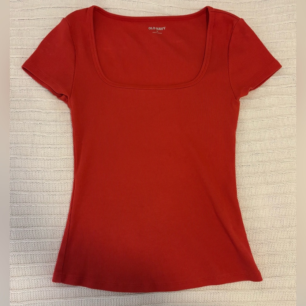Old Navy Women's Scarlet Short Sleeve Tee